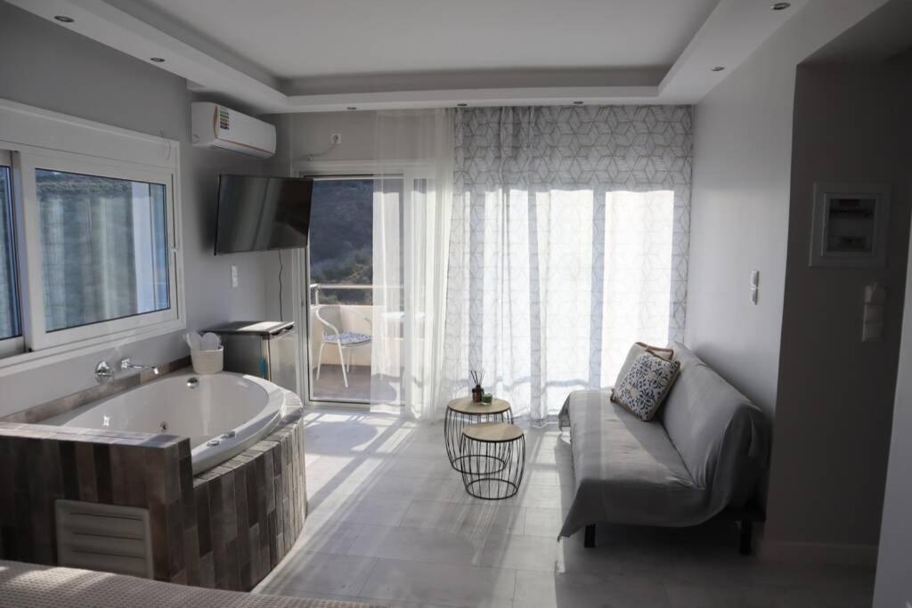 360° View Tan Apartment Neapoli Voion